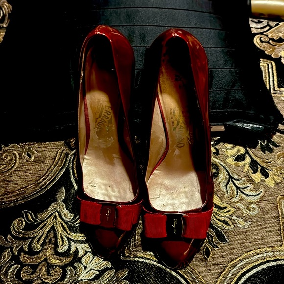 Ferragamo patent wedges Wine color, is closer than the red. - Picture 1 of 8